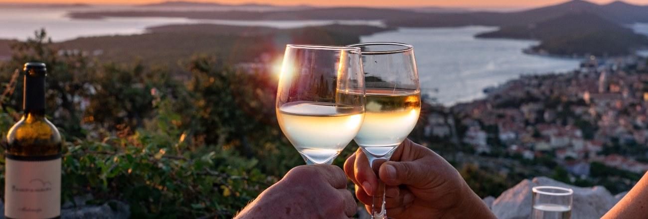 Couple drinking Dalmatian wine in Dubrovnik