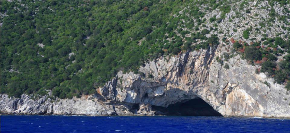 Papanikolis Cave image